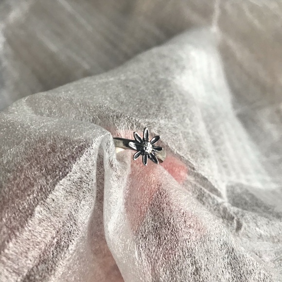 Dainty Sterling Silver Sunflower Ring and Frame - Picture 3 of 12